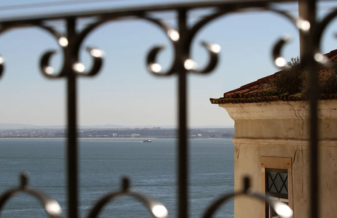 Alfama Right Point-1
